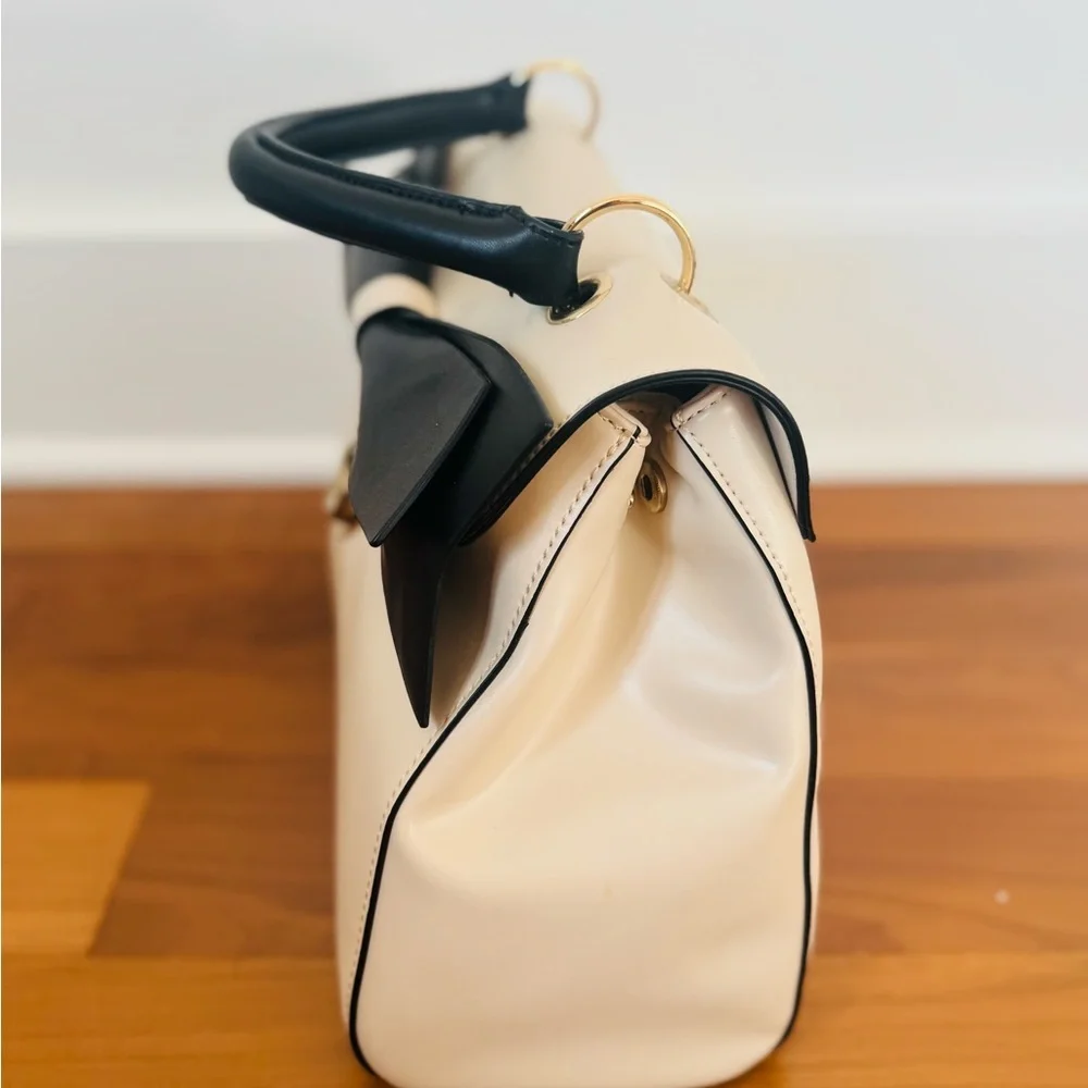 Big Neutral color bag with Black Bow and top handle and removable strap Aldo